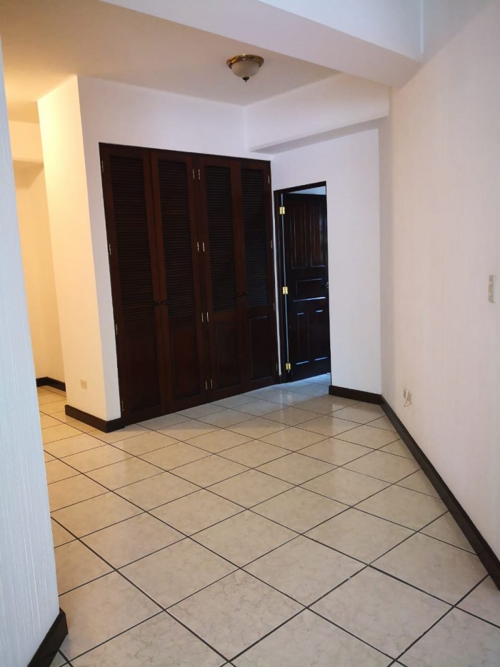 Apartamento amplio en alquiler, zona 15 VH1 - Image 3