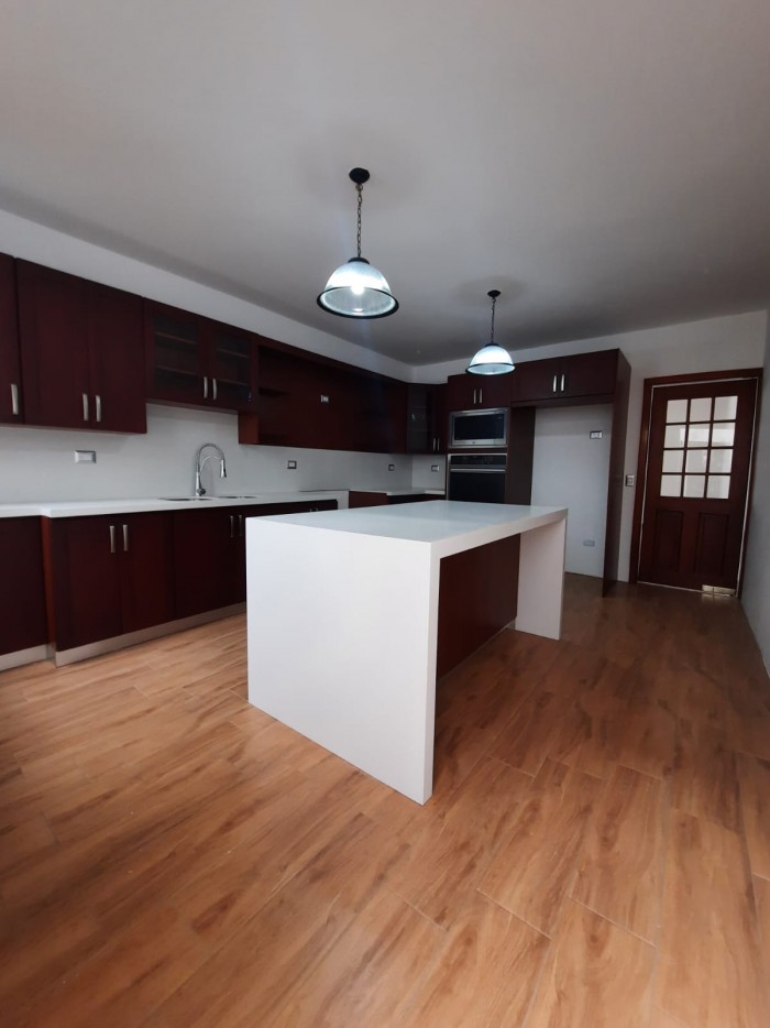 VENDO CASA EN HACIENDA REAL ZONA 16