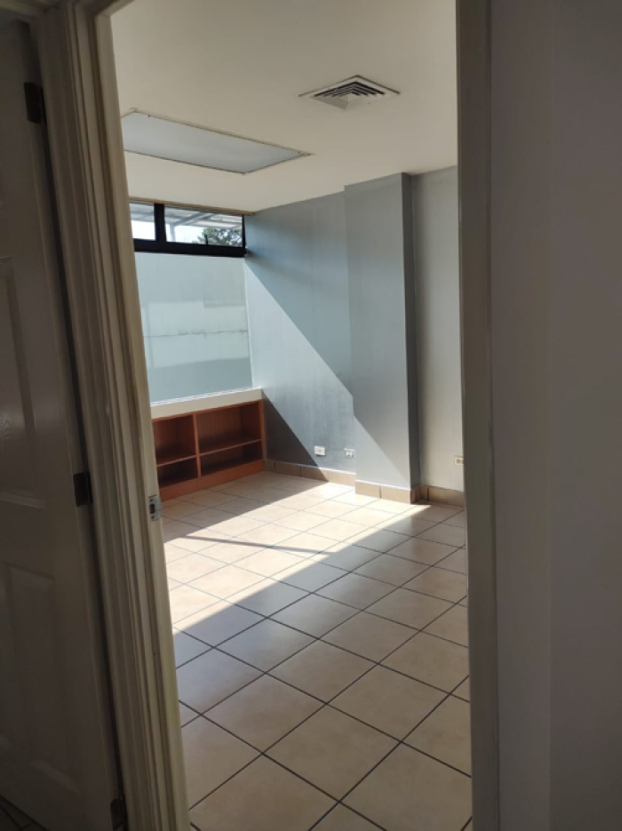 Plus Real Estate renta oficina en zona 14 — foto 4