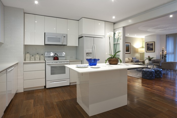 Apartamento en renta con jardín en la zona 10 - Miniatura 2
