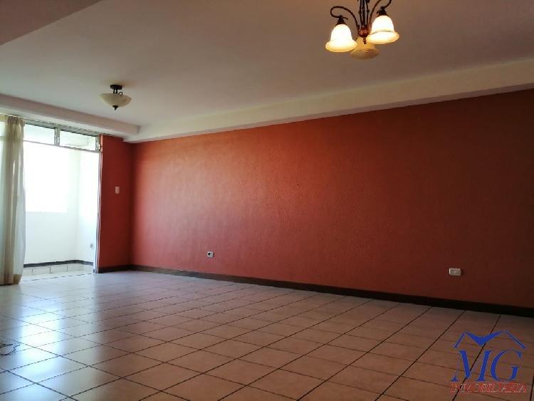 RENTO APARTAMENTO EN VILLAS DE SAN ISIDRO, ZONA 16. — foto 4
