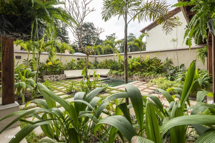 VENTA Hermosa y Lujosa Casa Estilo Colonial - Image 1