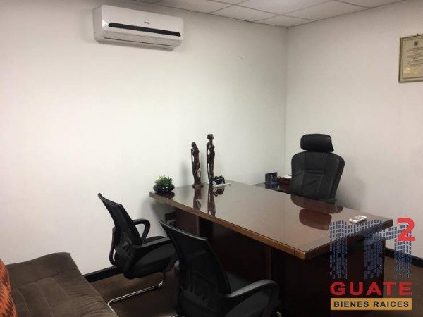 Oficina de 386 m2 de construcción en Renta, Zona 10