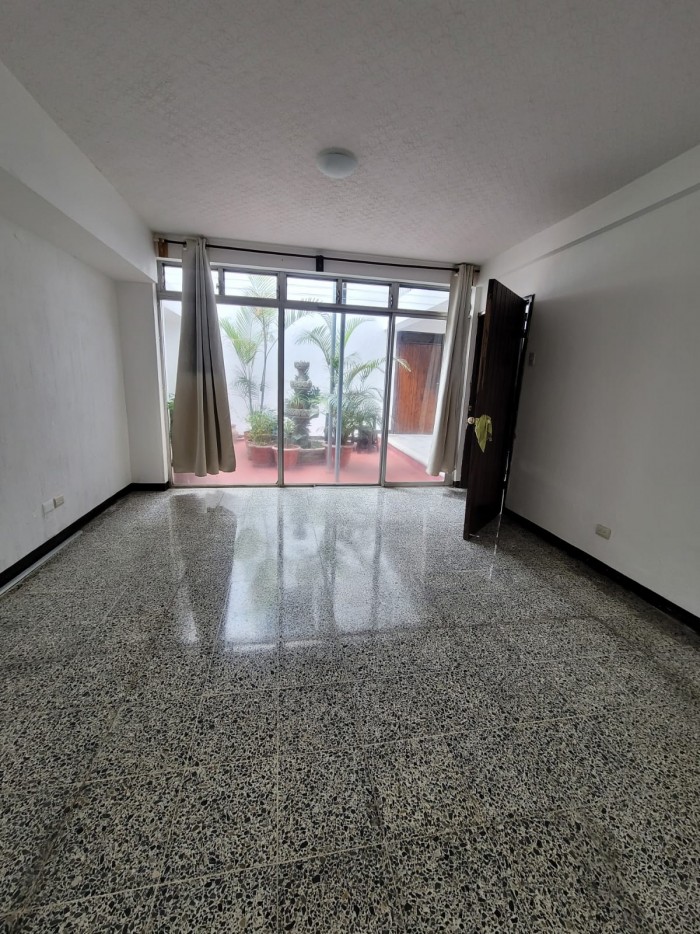 Oficinas en renta, zona 2 - Image 2
