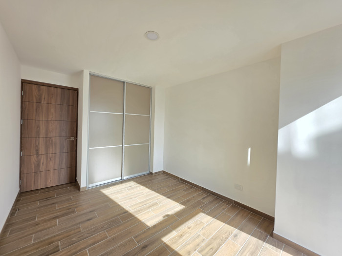 VENDO APARTAMENTO EN NIVEL ALTO EN PARQUE 14 VISTA SUR — foto 8