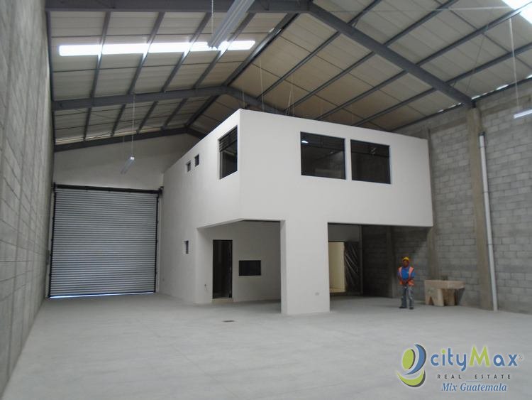 Rento Ofibodega de 319m² en Condominio Zona 11 - Image 1