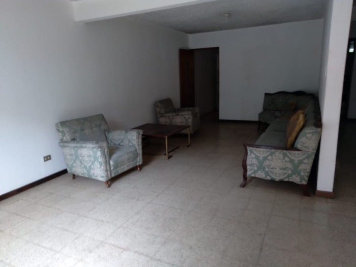 Plus Real Estate renta casa de 2 niveles, zona 15 VH II