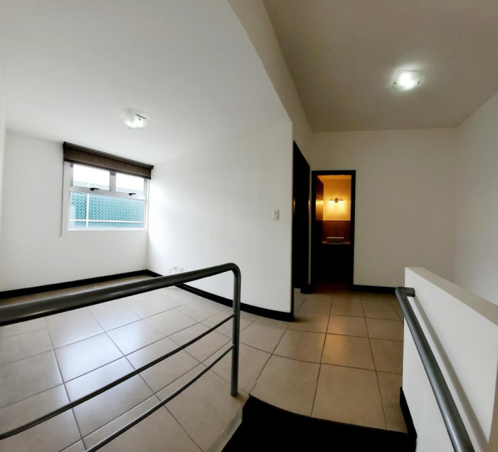 Apartamento de 2 niveles en Renta en zona 11 - 12