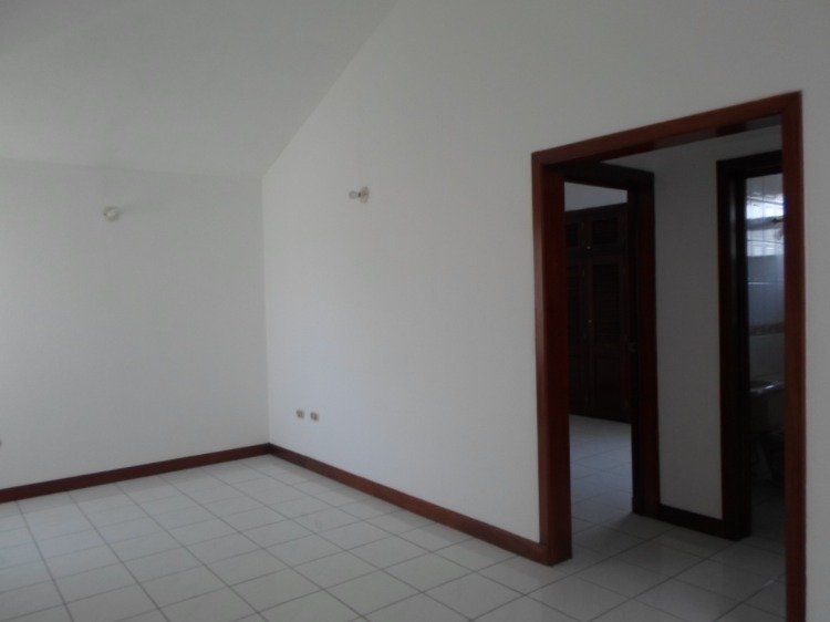 Apartamento en Renta zona 10 Guatemala - Miniatura 2
