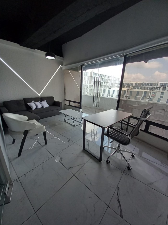 Plus Real Estate, renta oficina en zona 10