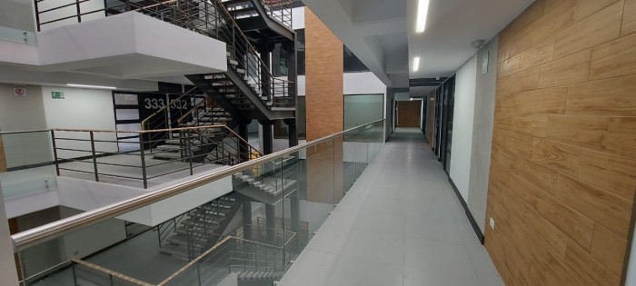 Oficina moderna en renta en Zona 9 Guatemala - Miniatura 3