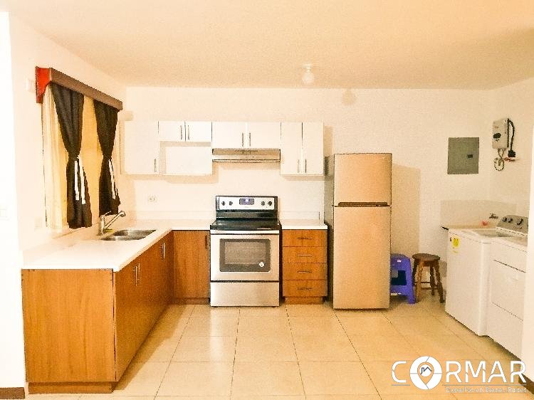 Apartamento amplio y con mucha iluminación se alquila - Image 1