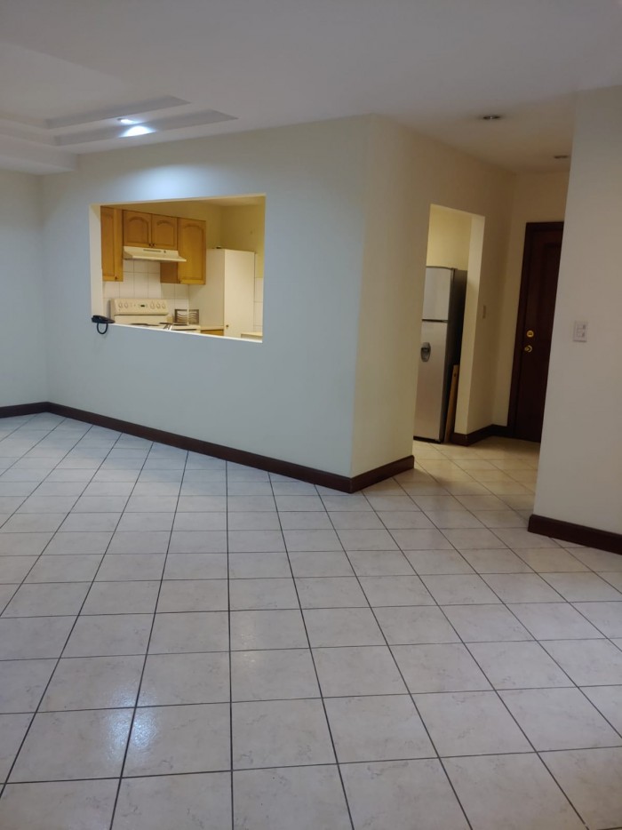 Rento apartamento amueblado en edificio de zona 10 — foto 2