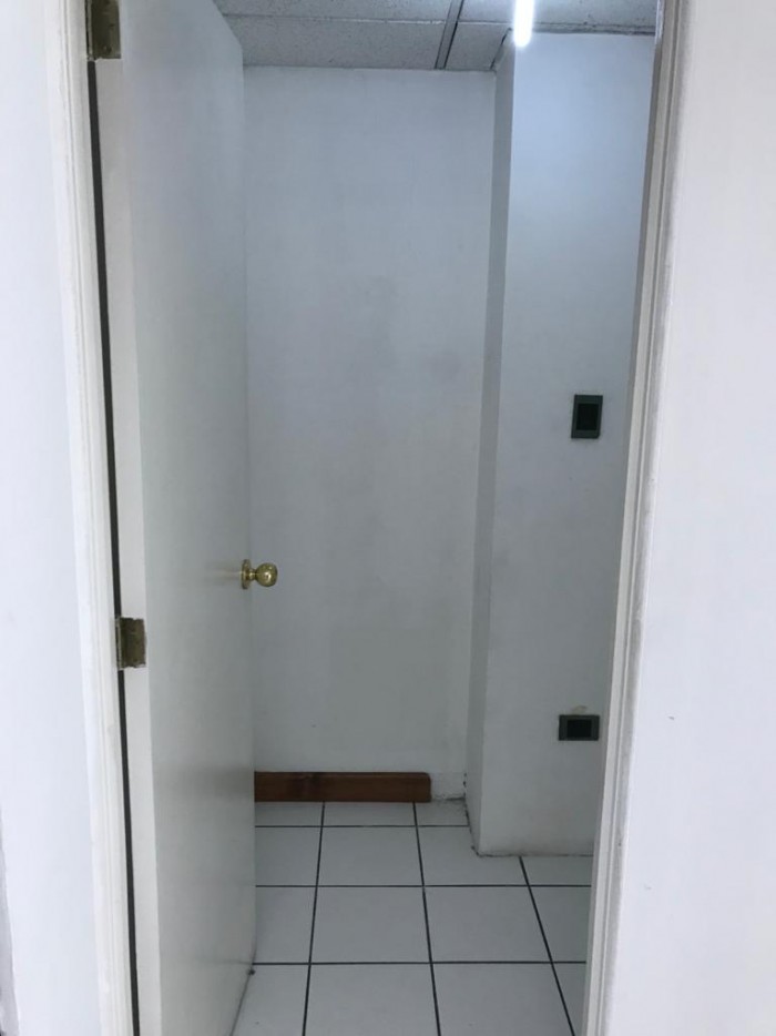 Oficina en Renta en excelente ubicación zona 10. - Miniatura 9