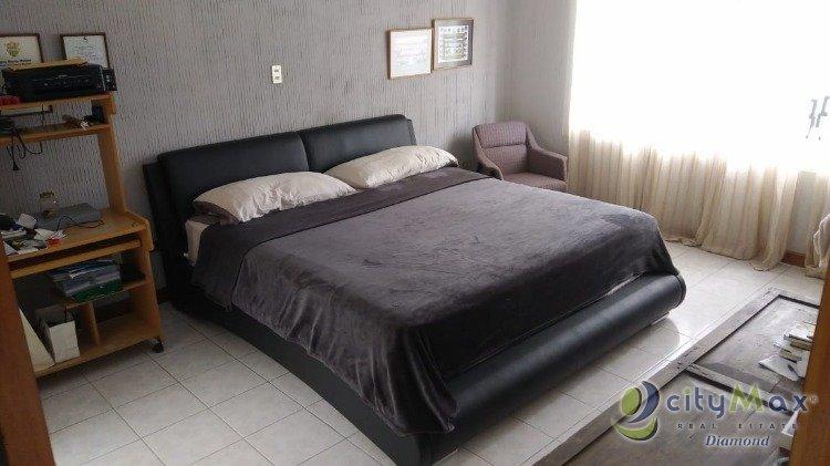 En Venta Amplia casa en condominio en zona 10 - Image 3