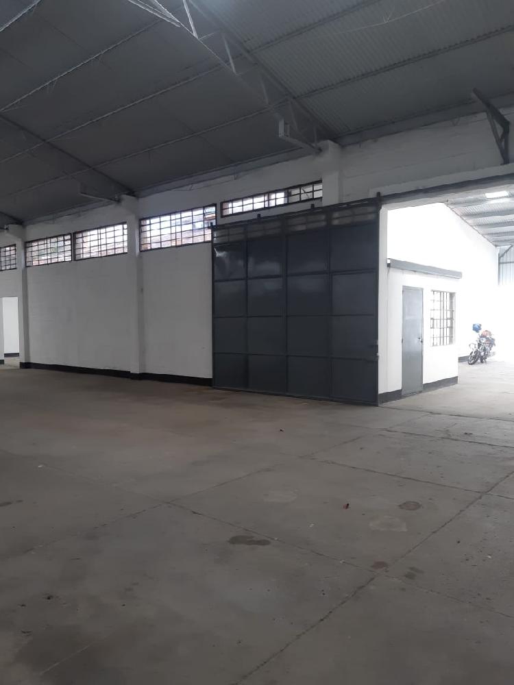 Propiedad grande para sala de ventas u oficinas . — foto 8