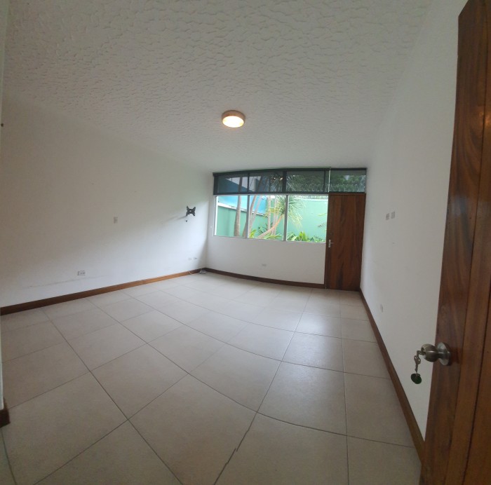 En Alquiler casa en Condominio en zona 14 - Image 4