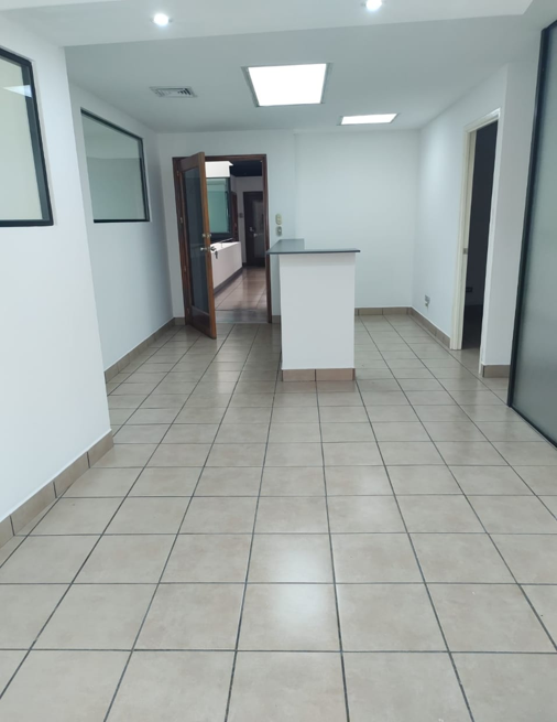 Plus Real Estate renta oficina en zona 14