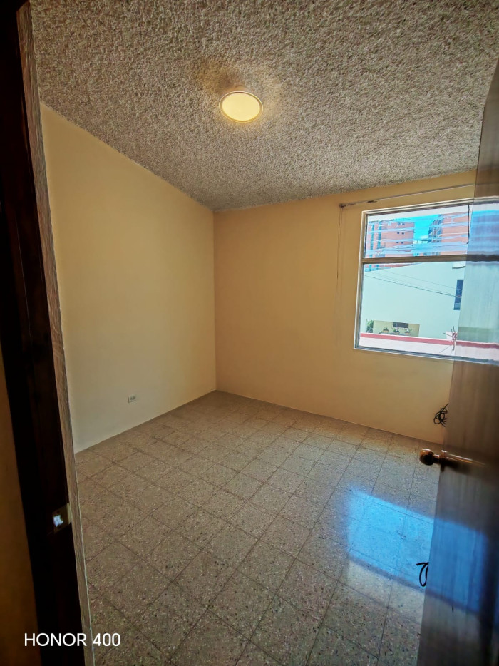 Rento Casa en Villa Fontana, Mariscal Zona 11 - Miniatura 18
