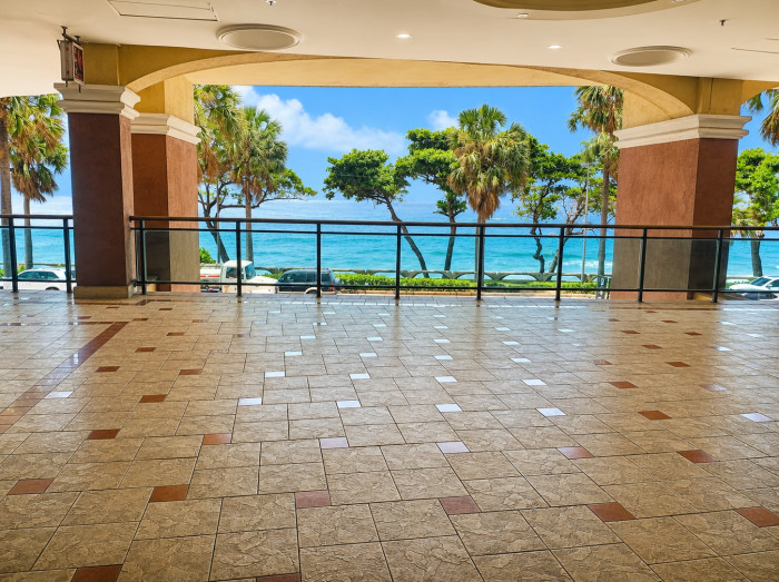 Local en Venta y Alquiler en Malecon Center - 1