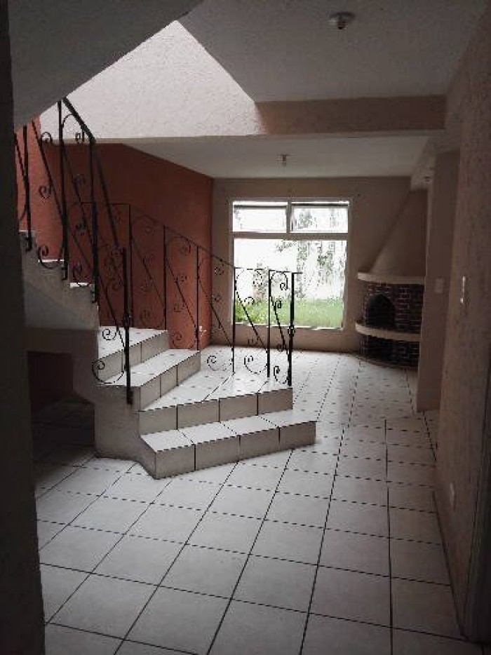 Vendo Amplia Casa en Altos de Pinares San Cristóbal. - Miniatura 8