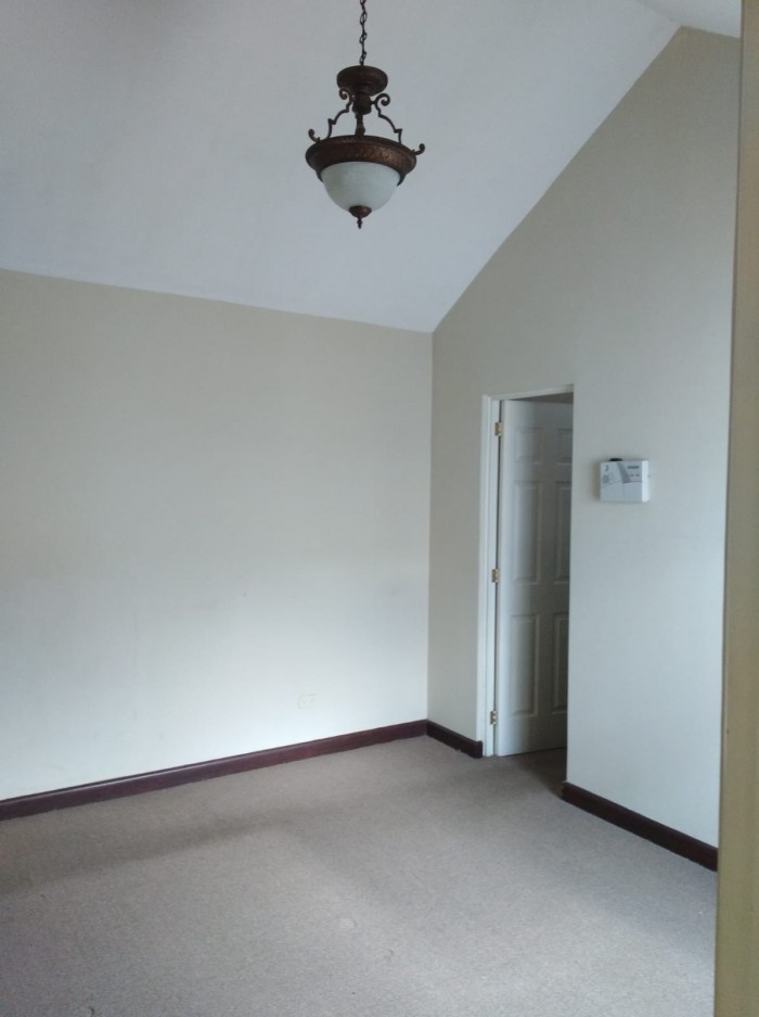 VENDO CASA EN BOSQUES DE SAN NICOLAS
