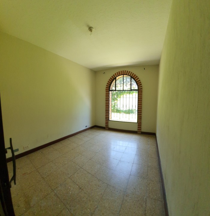Casa en renta con uso suelo comercial zona 14 - Miniatura 12