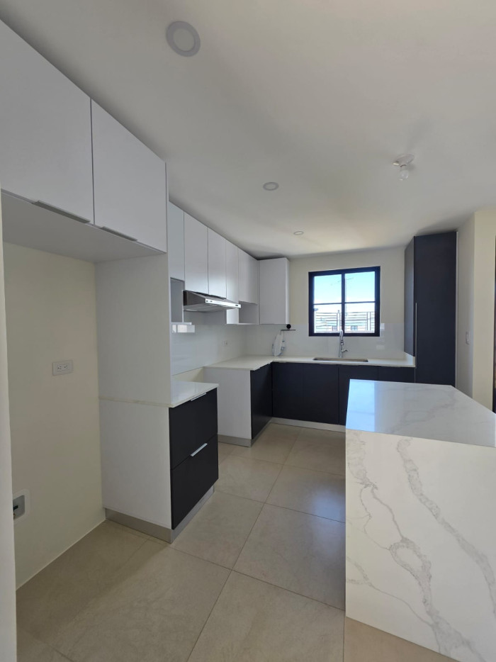 Casa a estrenar en alquiler en Residencial Antibes II - 1