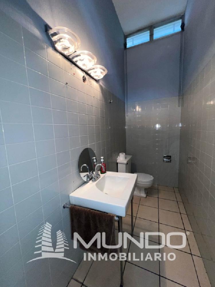 CASA IDEAL PARA OFICINAS EN RENTA ZONA 10 - 5