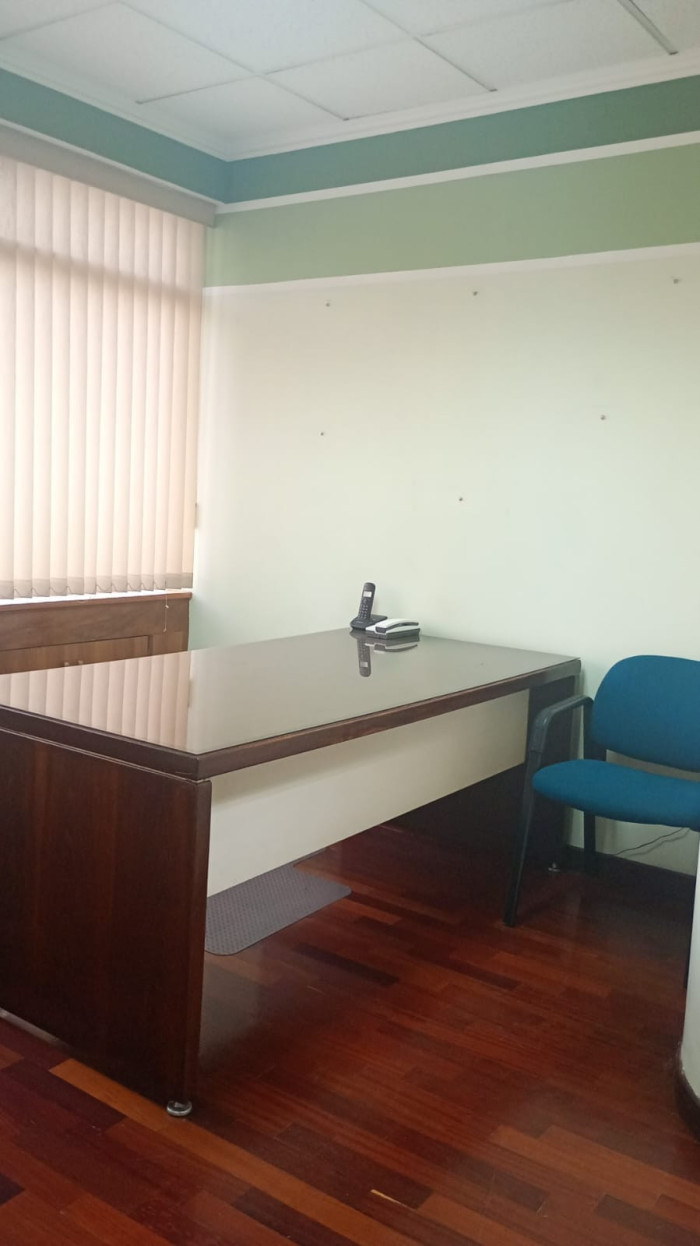Oficina/clínica en renta en zona 15 - 4