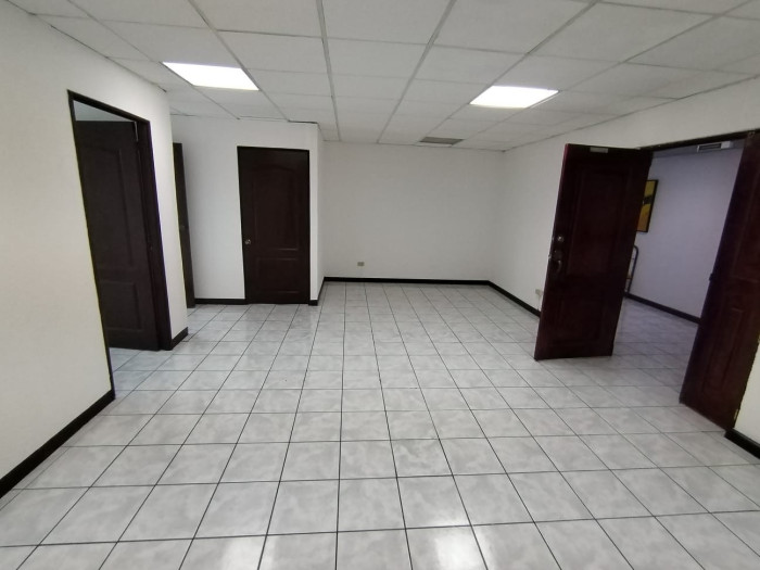 OFICINA EN #RENTA ZONA 10 - Miniatura 15