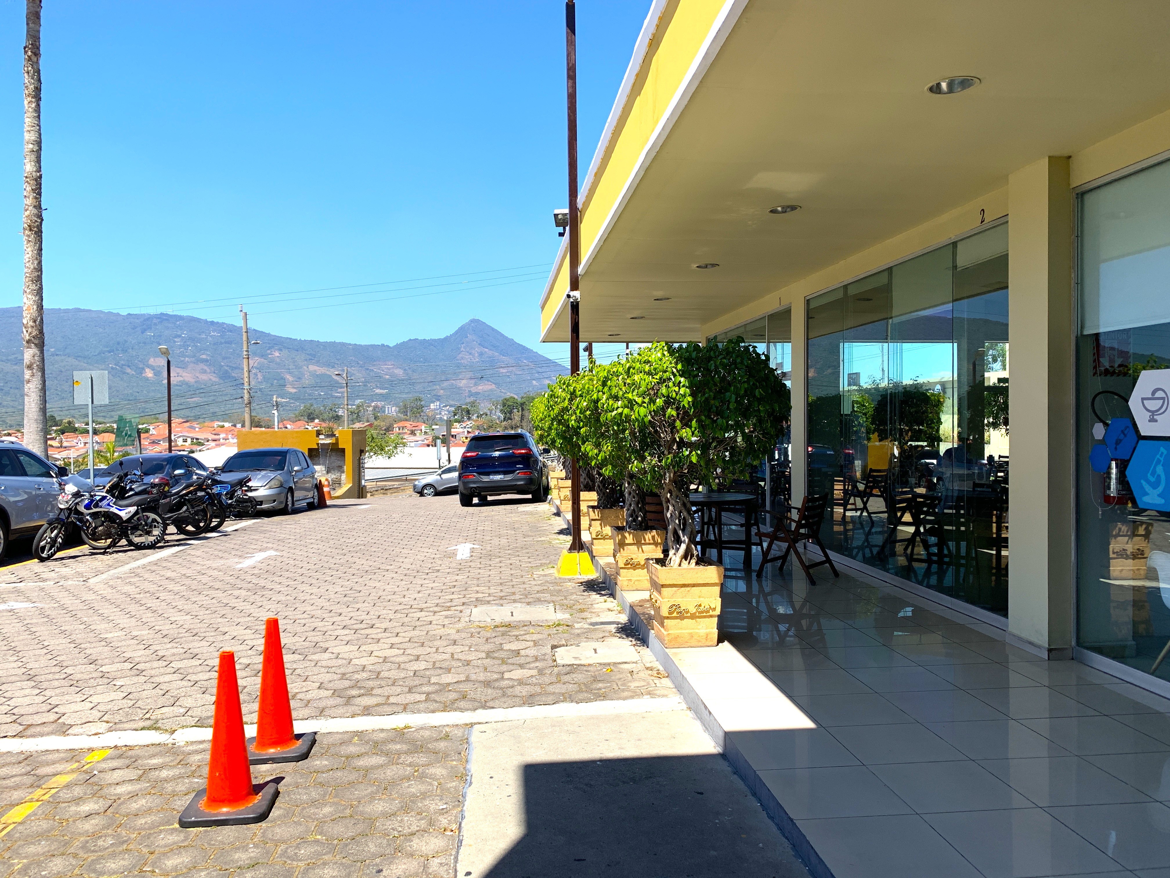 Santa Elena, local comercial en alquiler, 50 mts2. - 2