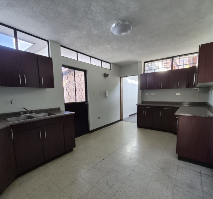 Casa para oficinas en alquiler en zona 15 Guatemala — foto 8