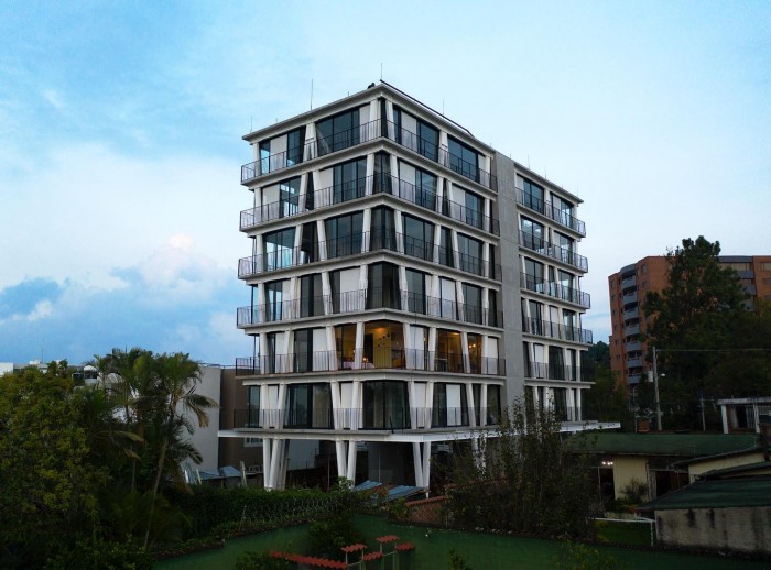 Venta Moderno Apartamento Vista Hermosa 3 zona 15 - Image 1