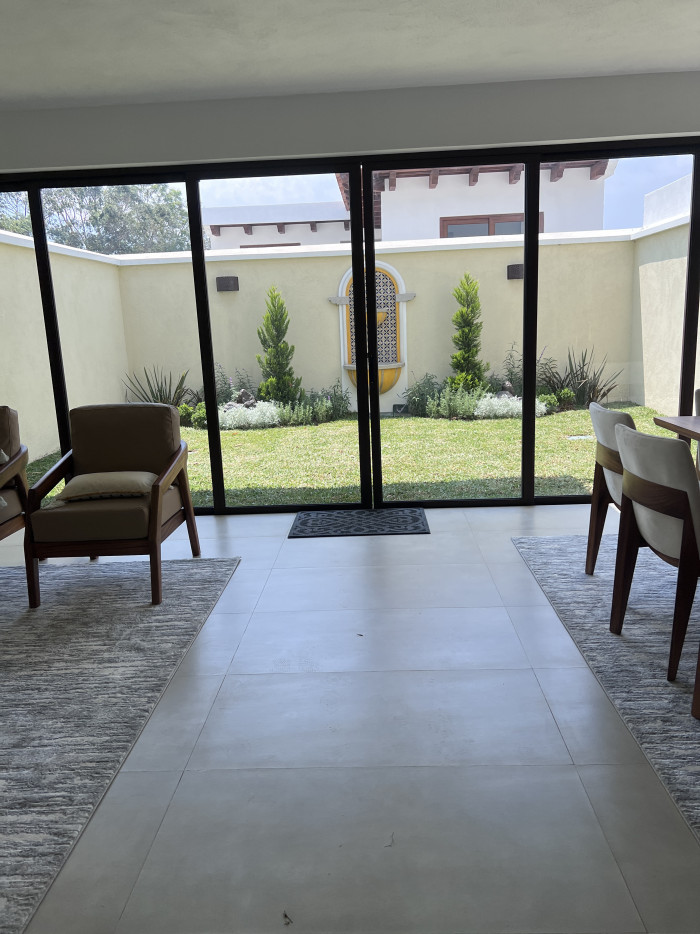 Hermosa Casa En Venta en Franciscanos Antigua Guatemala - Miniatura 4