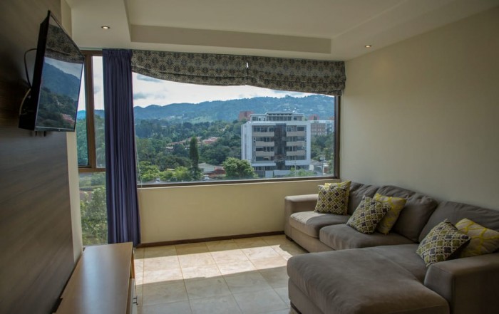 VENDO Apartamento en Zona 15 - Image 3