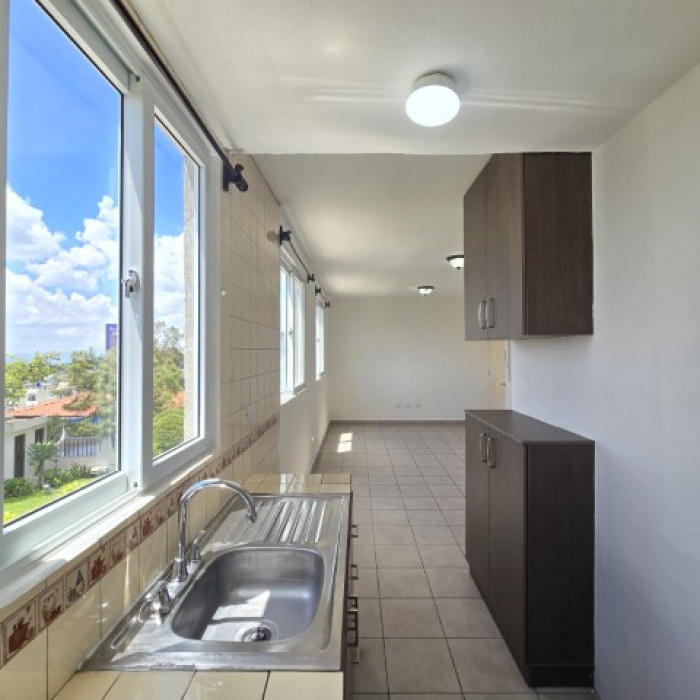 Apartamento en Renta San Cristóbal Zona 8 Mixco - Image 3