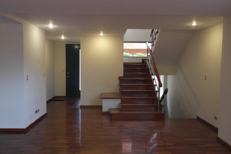 Alquilo hermosa casa grande en zona 14