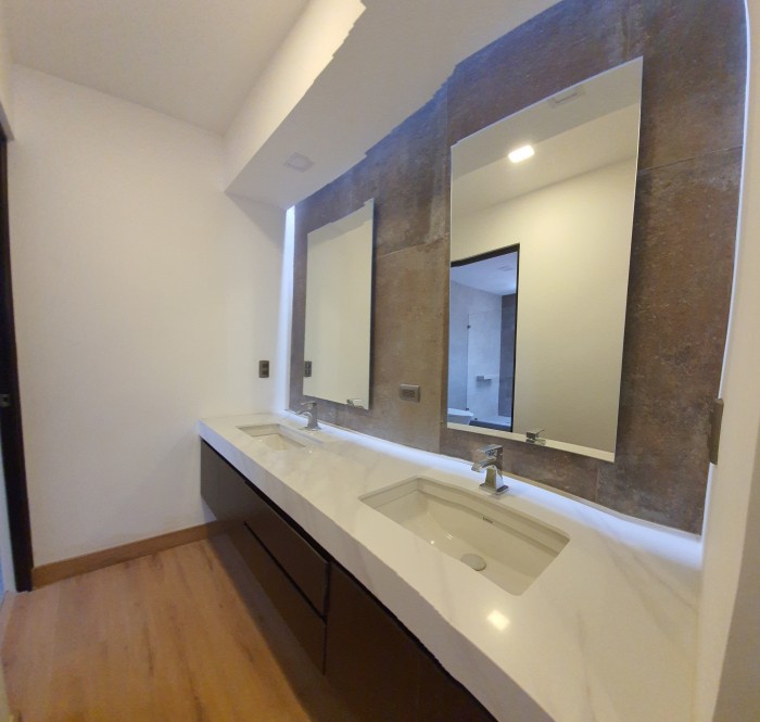 Amplia Casa de 4 habitaciones en Venta Vista hermosa 1 - Miniatura 11