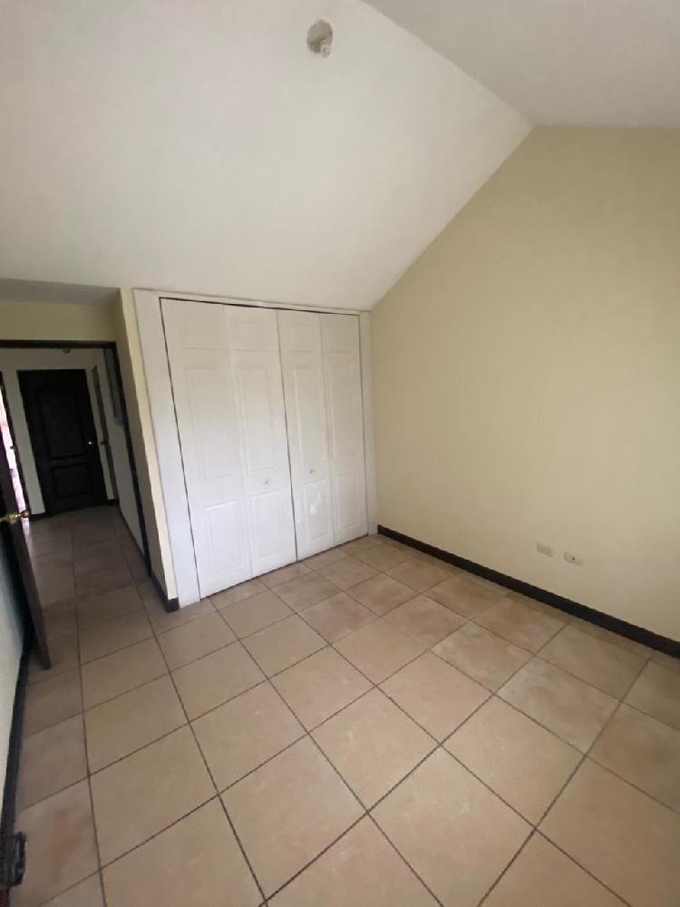Amplia casa en Renta Condominio Lucerna Santa Catarina — foto 4