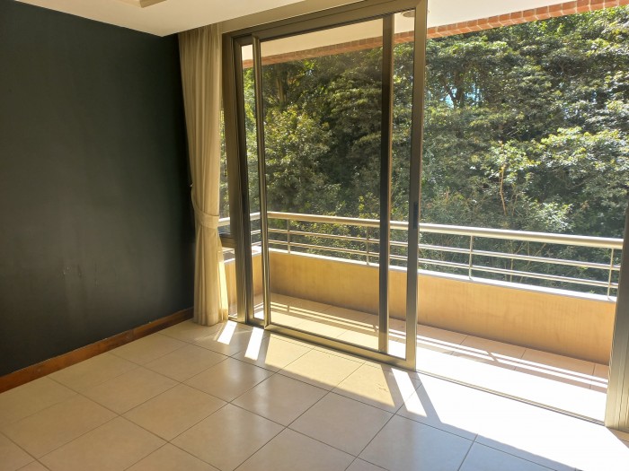 Apartamento en renta en zona 10 cerca de 20 calle - Image 2
