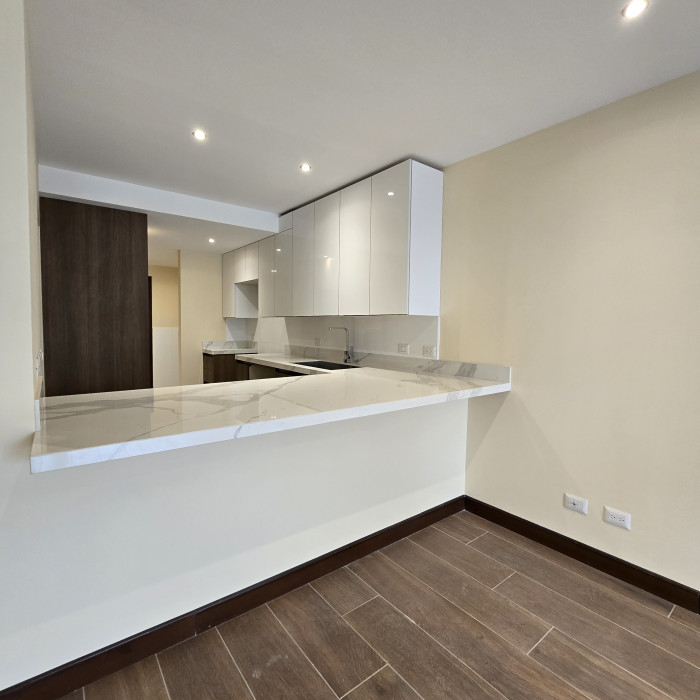 En venta apartamento en Oakland zona 10 Guatemala - Image 2