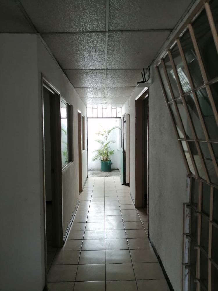 Plus Real Estate renta casa comercial en zona 9 - 12