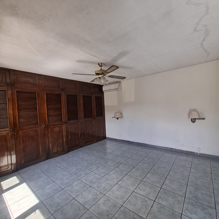 Casa en renta en zona 10 Bulevar Los Próceres - Miniatura 8
