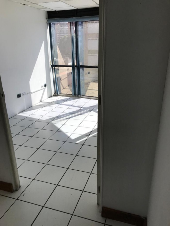 Oficina en Renta en excelente ubicación zona 10. - Miniatura 14