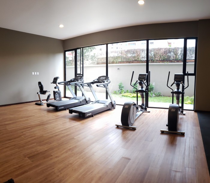 Vendo Apartamento con 298.00m2 totales en Zona 14 - Miniatura 14