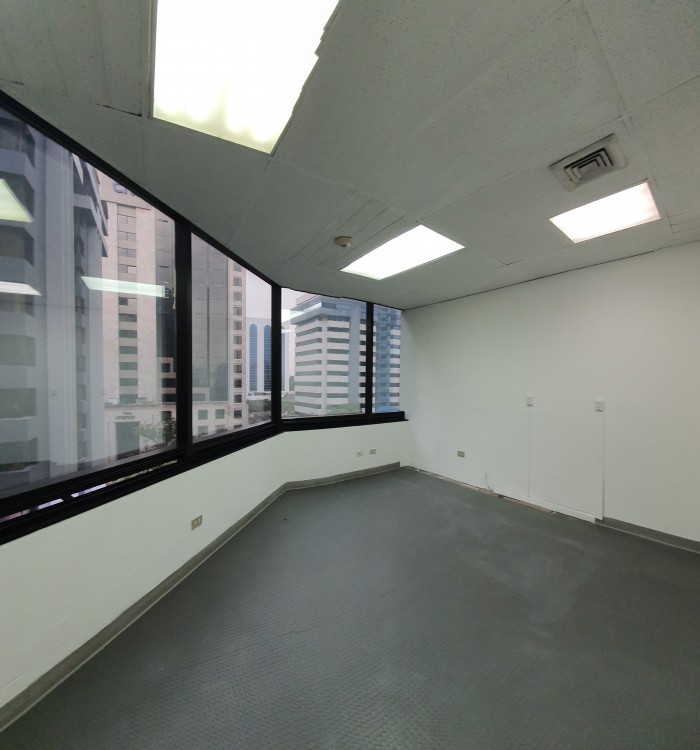 Rento Oficina de 154 m2 en Zona Viva Zona 10 - Miniatura 11