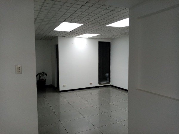 Alquiler de oficina en zona 10 — foto 3