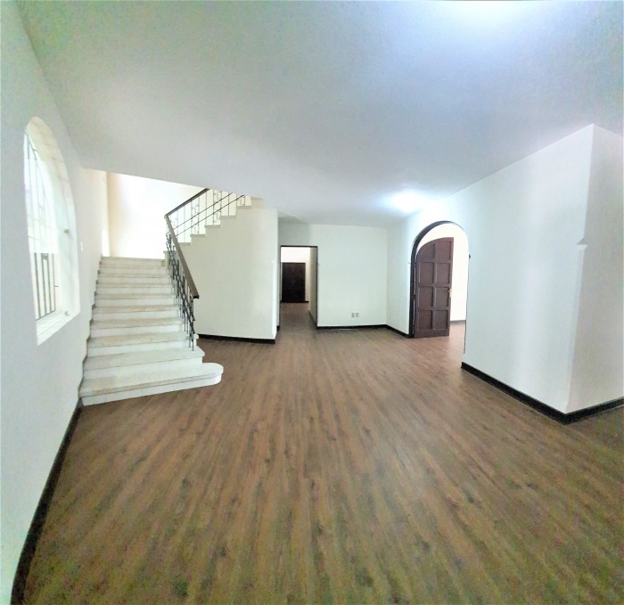 Casa en Venta en Oakland Zona 10 para inversion - Image 1