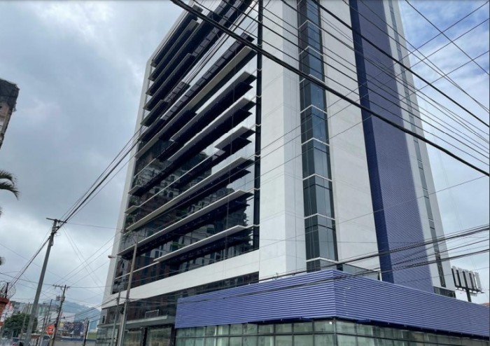 Oficina para inversión en venta en zona 10 Rentada — foto 9